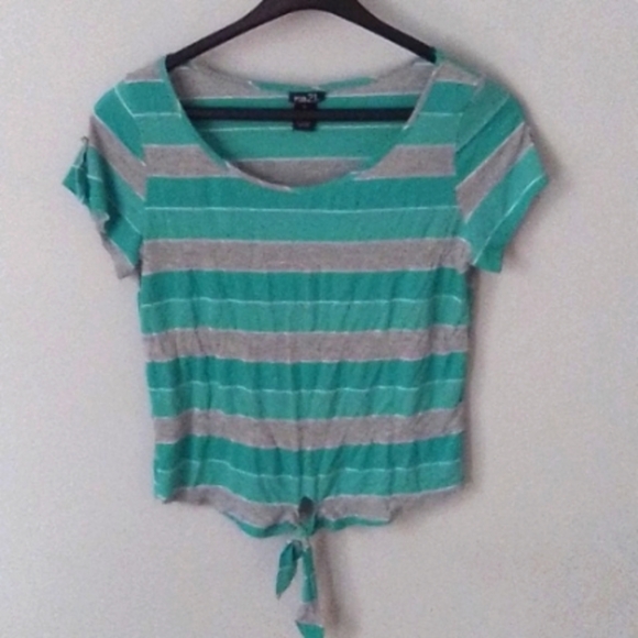 This is a rue21 XL green and grey t-shirt. - Picture 1 of 5
